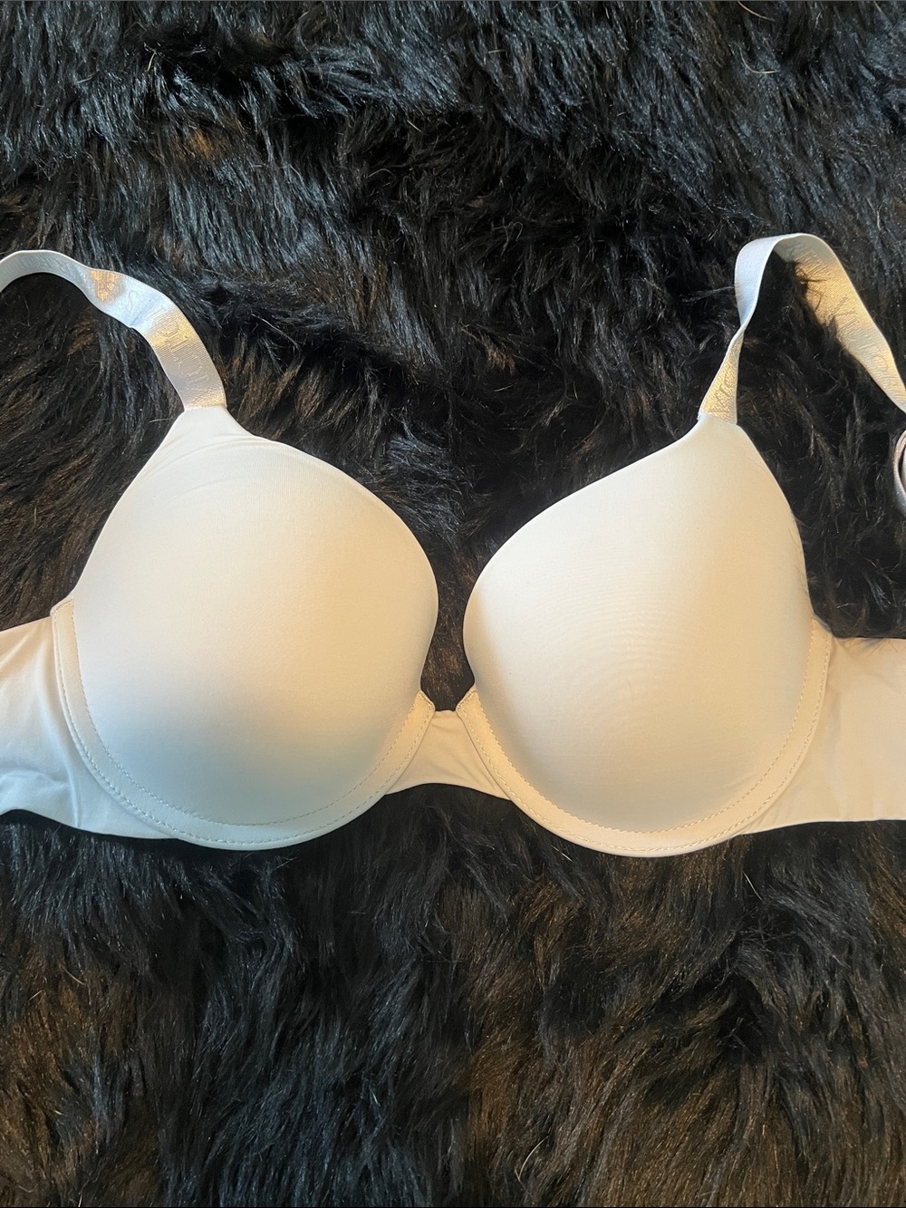 New without tags, Victoria’s Secret T-shirt, push-up full coverage bra size 34B